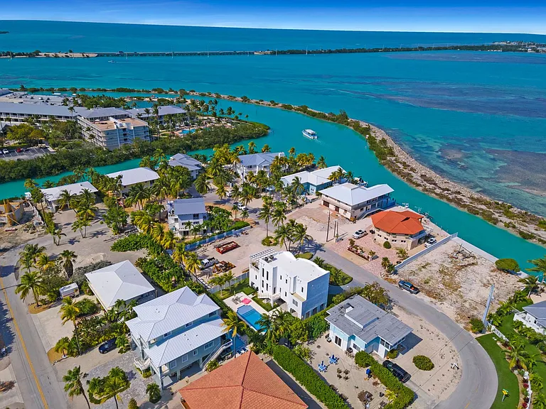 317 E Seaview Cir — Photo 16