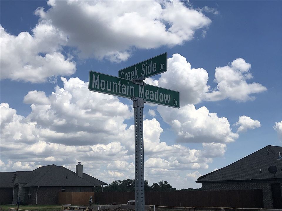 2nd image of 417 N Mountain Meadow Dr