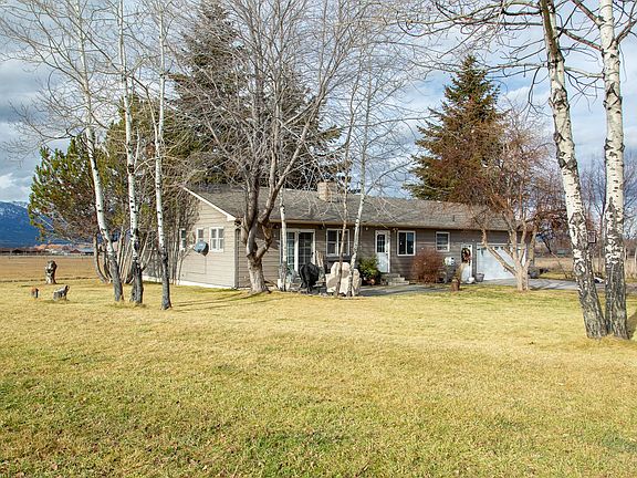 2nd image of 904 S Shoshone Loop