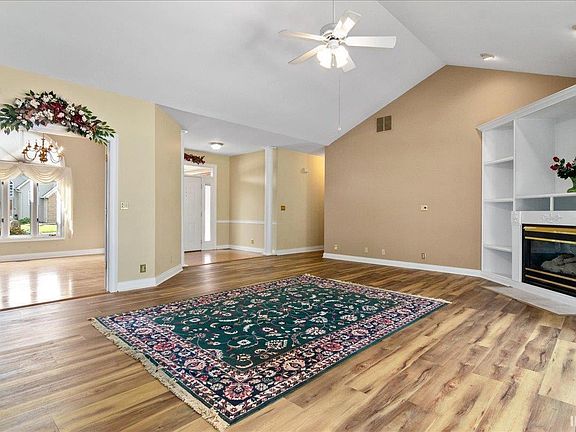 3rd image of 500 Bob Court Dr