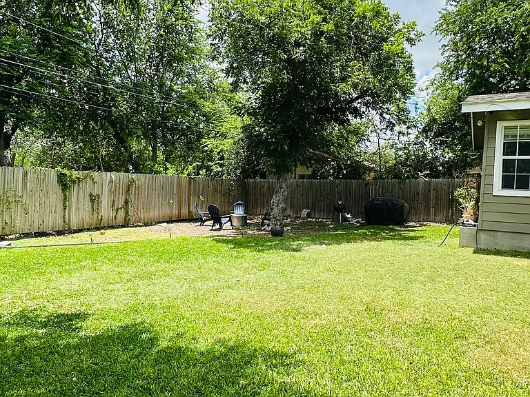 472 Dresden Dr — Photo 14
