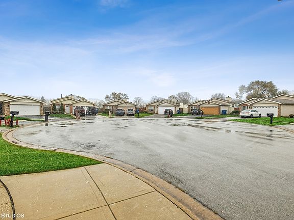 3rd image of 3105 Coopers Grove Ct