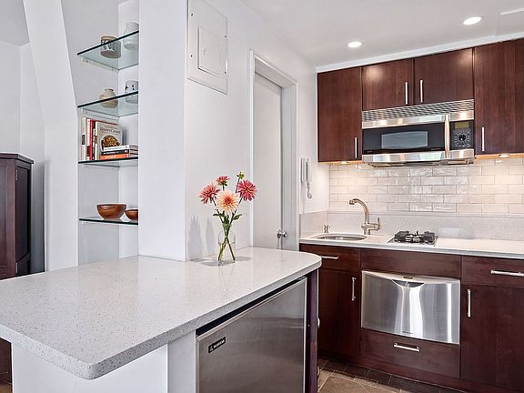 4th image of 72 Perry St #4B