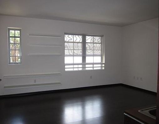 2nd image of 435 21st St #306