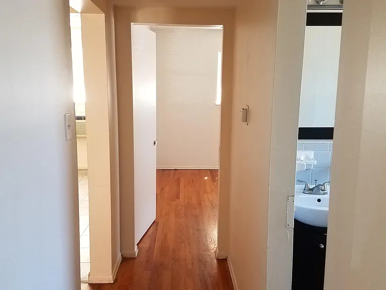 Maplewood Square Apartments — Photo 44