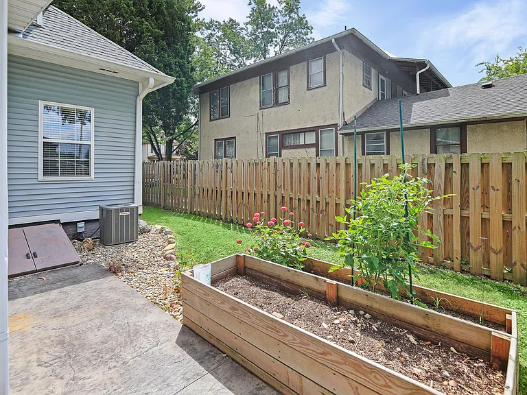 241 Coventry Pl — Photo 9