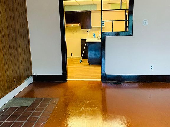 4th image of 643 Chilton Ave Floor 1