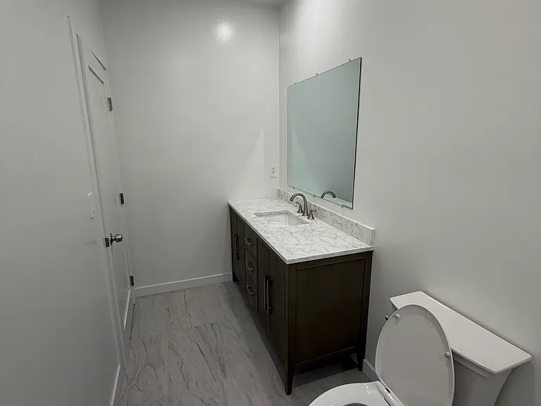 10932 Bloomfield St — Photo 8
