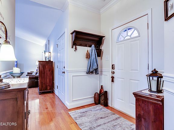 3rd image of 5547 Beverly Square Way
