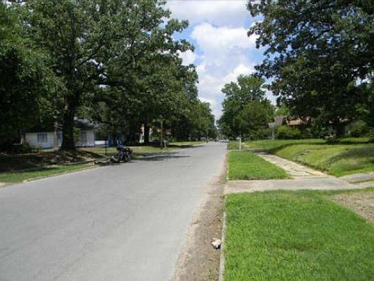 5th image of 1602 W 15th Ave
