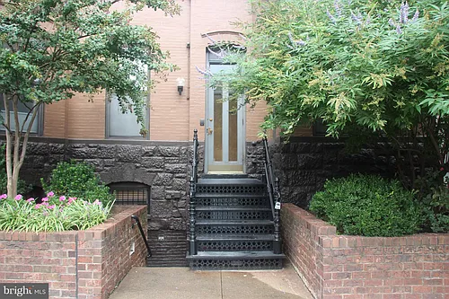 2307 Pennsylvania Ave NW #104 Photo 1