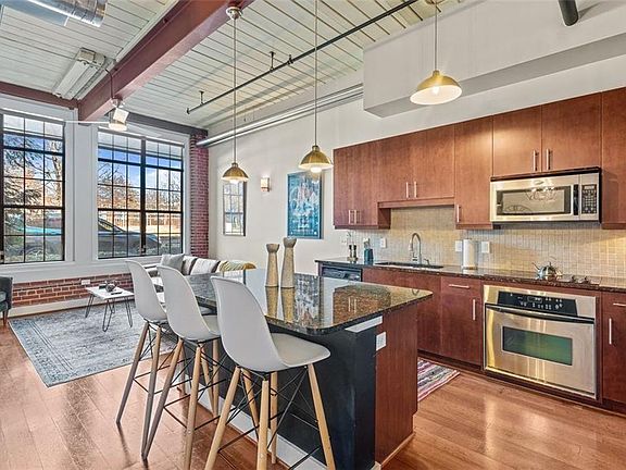 3rd image of 1261 Caroline St #111