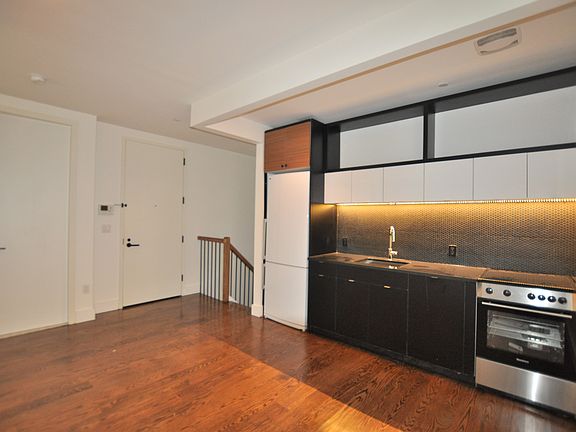 3rd image of 159 Winthrop St #Rr11