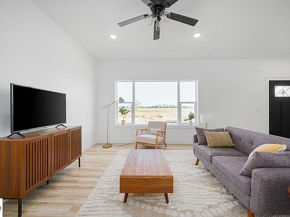 4th image of 252 Viola Ln #7