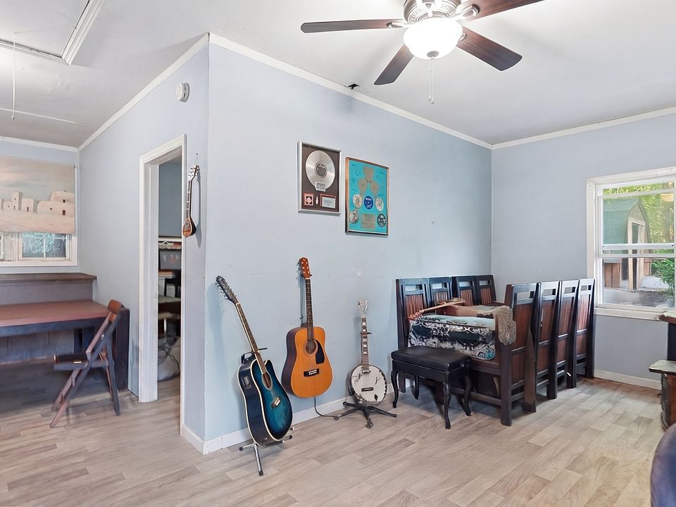 1st image of 109 Sadler Ct