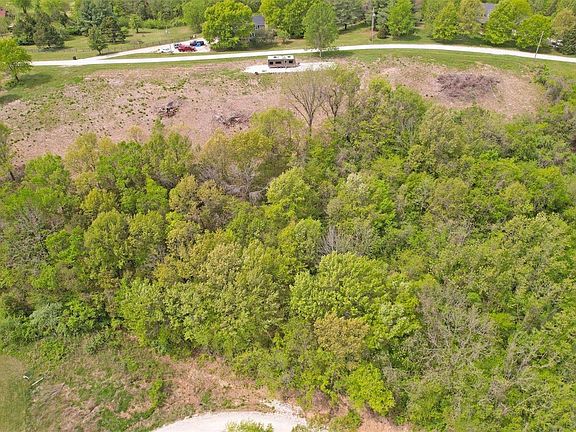 5th image of 8 Riverview Dr