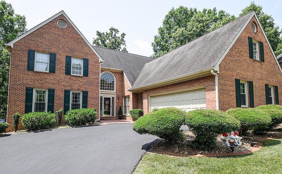 1st image of 3943 Clairmont Dr NE