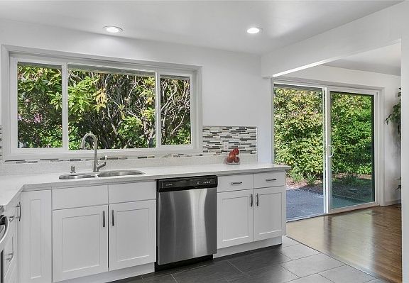 4th image of 16034 NE 2nd St