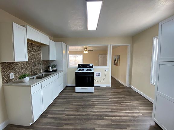 5th image of 2703 Roger Ave