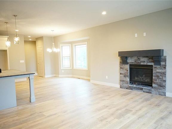 5th image of 4007 Sagamore Dr