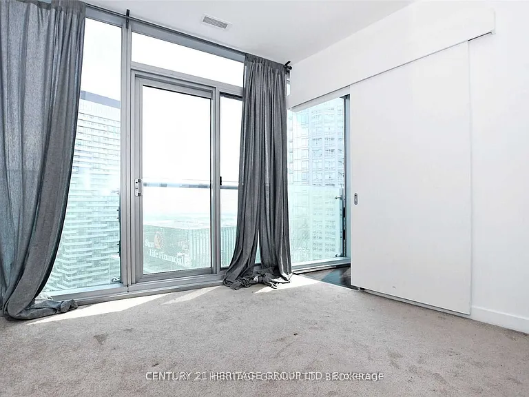 12 York St #5202 — Photo 18