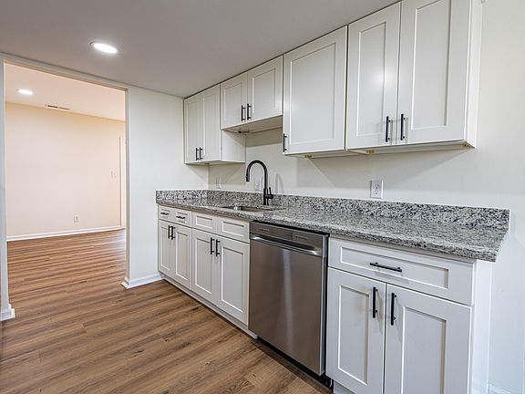 3rd image of 138 Scarborough Pl