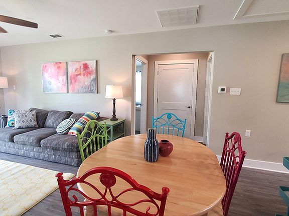 Family room with expandable table