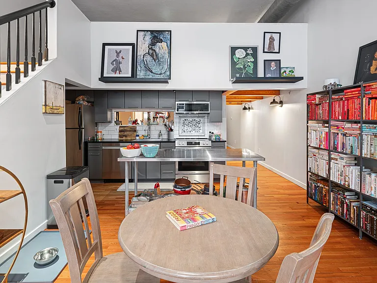 1027 Arch St #207 — Photo 4