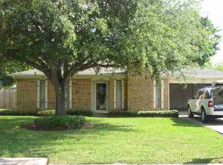 2240 Nottingham Ln, Groves, TX 77619