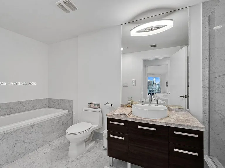 244 Biscayne Blvd #2005 — Photo 20