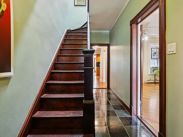 389 Woodlawn Ave #1 — Photo 1