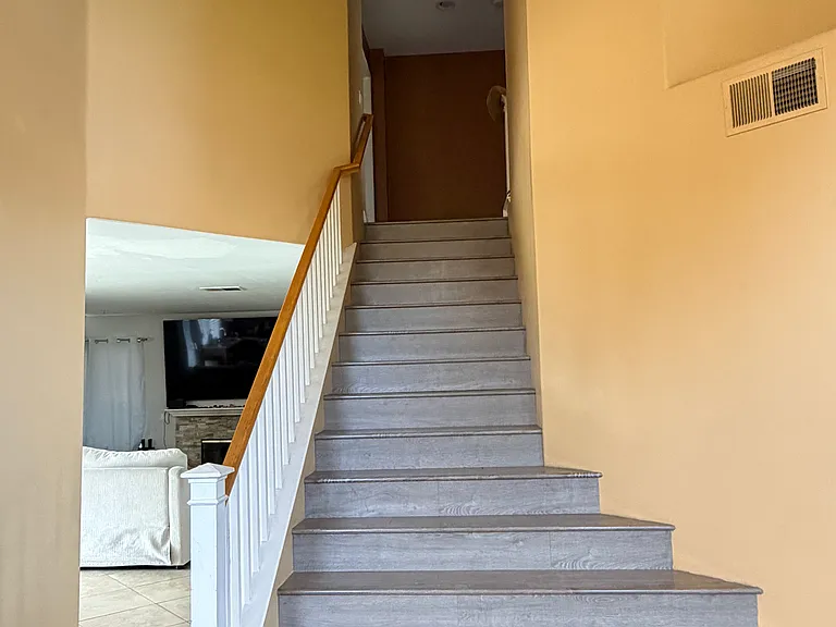 677 Shenandoah Rd — Photo 4