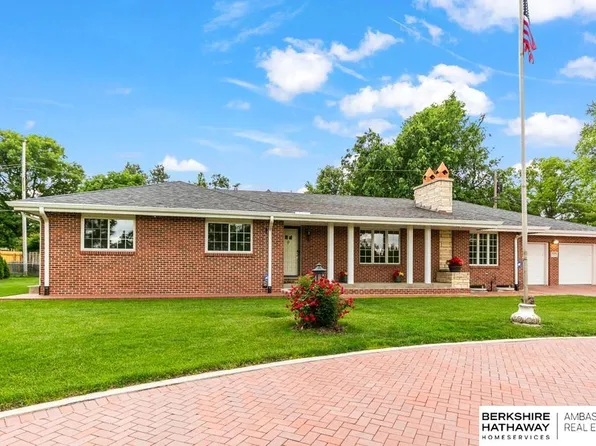 9507 Chicago St, Omaha, NE 68114