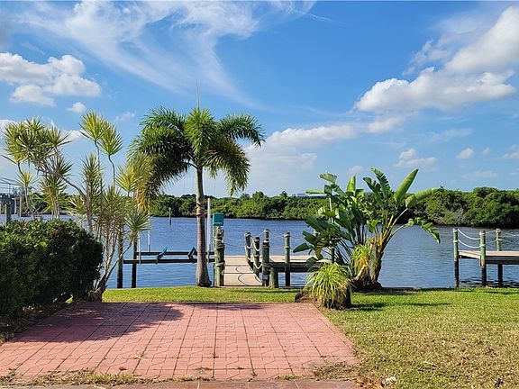 3rd image of 306 Shoreland Dr