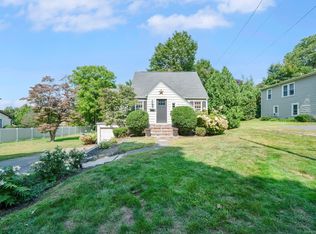 2 Elizabeth St, Ellington, CT 06029