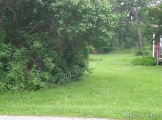 8230 Hyne Rd, Brighton, MI 48114