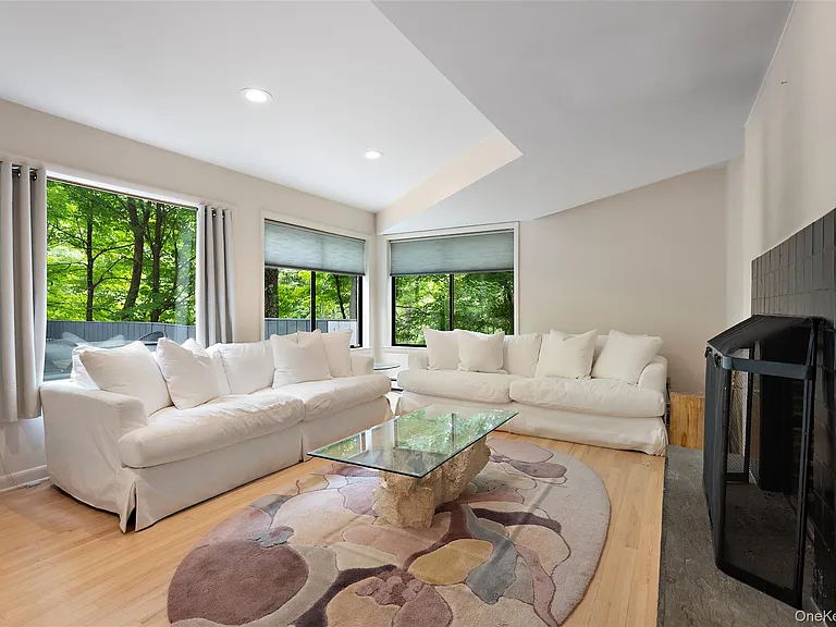 25 Cross Pond Rd — Photo 3