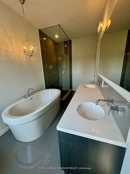 Oakville Townhouse for rent - 3 Bedrooms — photo 18