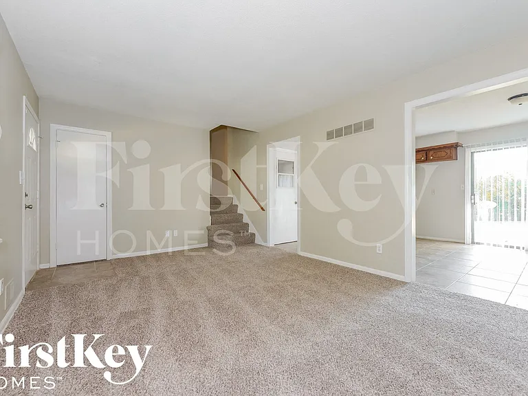 8913 E 90th Ter — Photo 4
