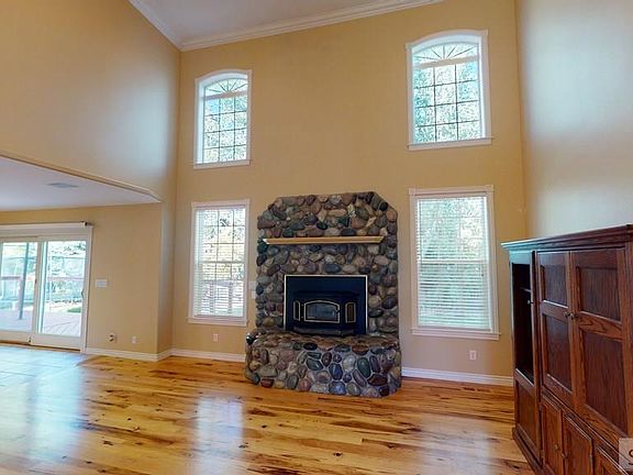 4th image of 2640 Lone Pine Dr