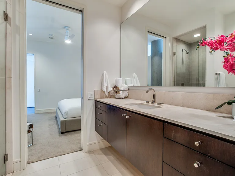 2408 Victory Park Ln #737 — Photo 17