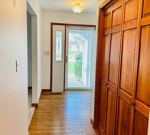 3rd image of 1506 N Meadowbrook Dr