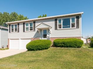 38 Blue Ridge Dr, Glendale Heights, IL 60139