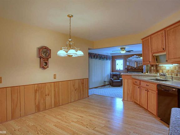 4th image of 27762 Roan Dr