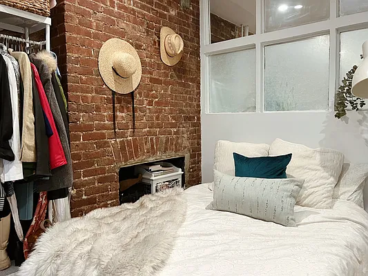 Rented by Douglas Elliman | media 19