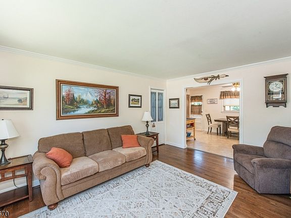 4th image of 3 Maple Ln