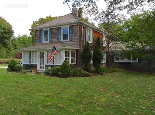 46 Old Meeting House Rd, Quogue, NY 11959