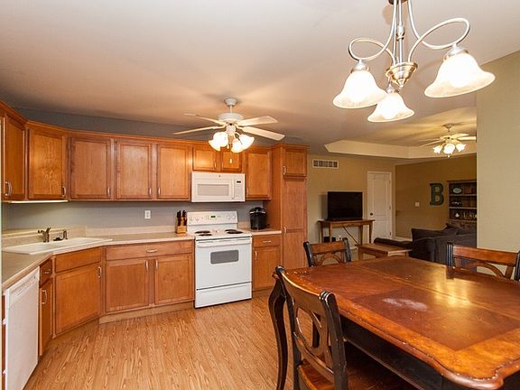 4th image of 1335 Logan Ct