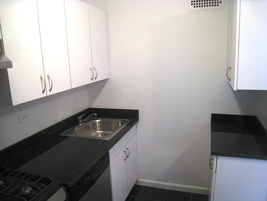 Rented by City Connections Realty | media 4