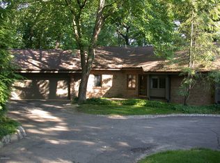 7648 E Saint Andrews Cir, Portage, MI 49024